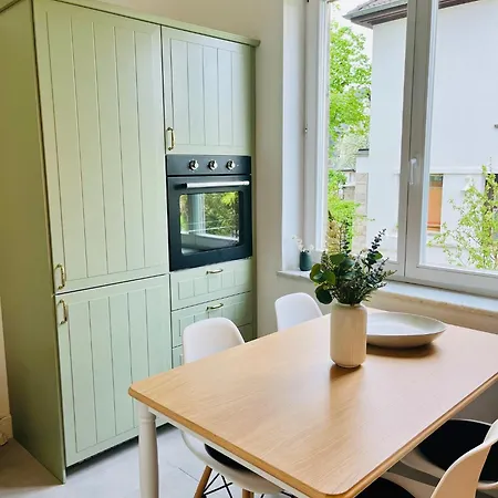 Апартаменты Luxusapartment Im Dichterviertel *garten*parkplatz*wifi* *